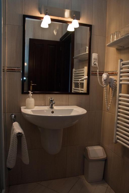 Adler Hotel Budaors Room photo